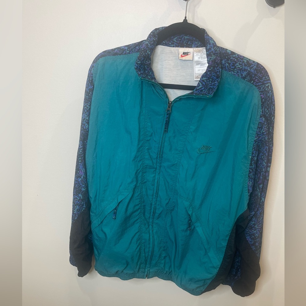 Vintage 90’s style Nike windbreaker
